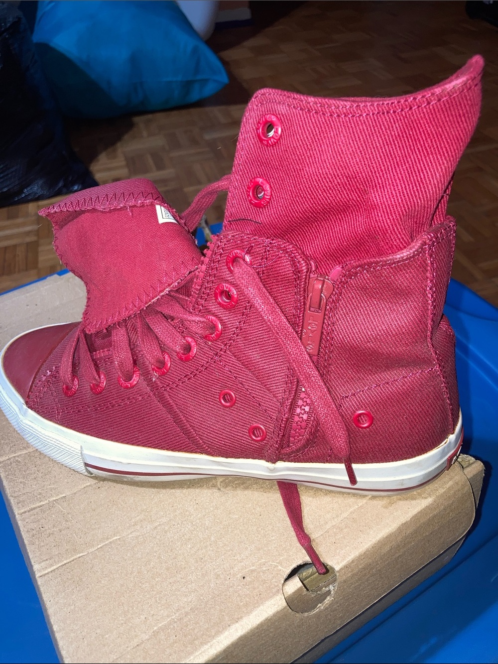 Levi's Branded Shoes with Box with Bold Logo and zipper.